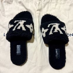 Louis Vuitton Shearling Flat Mule (size EU38)