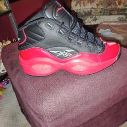 Reebok Allen  Hverson ❓ Question  University Red  Black  Sixe ,