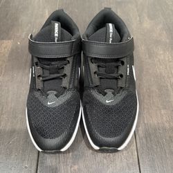 Kids Nike Star Runner 5, Size 2.5 Black/white. No box.