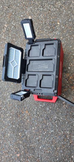 Milwaukee M18 PACKOUT Light/Charger (Model 2357-20)