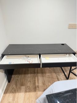 Free desk