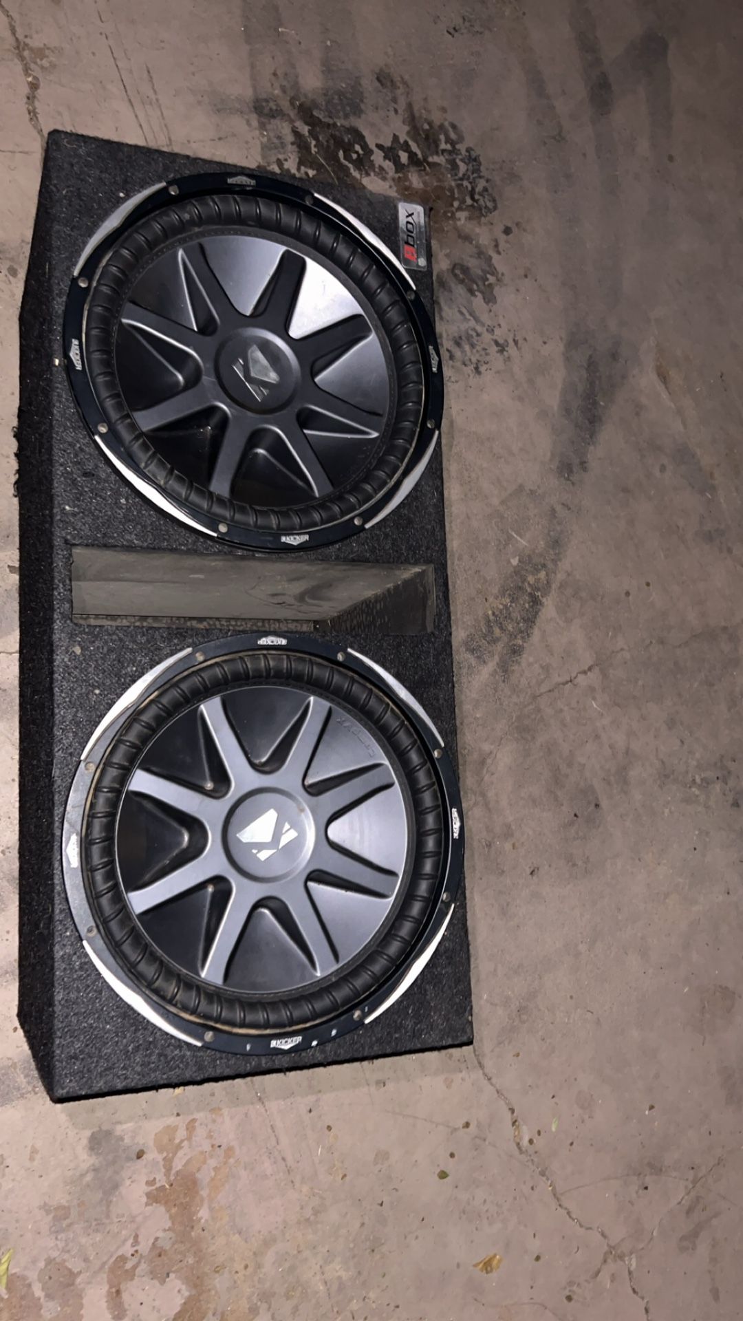 Size 15 Kicker Speakers With Box
