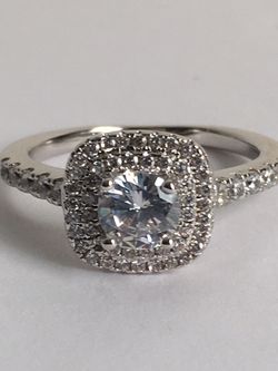 PRETTY LADIES RING SIZE 9. NEW