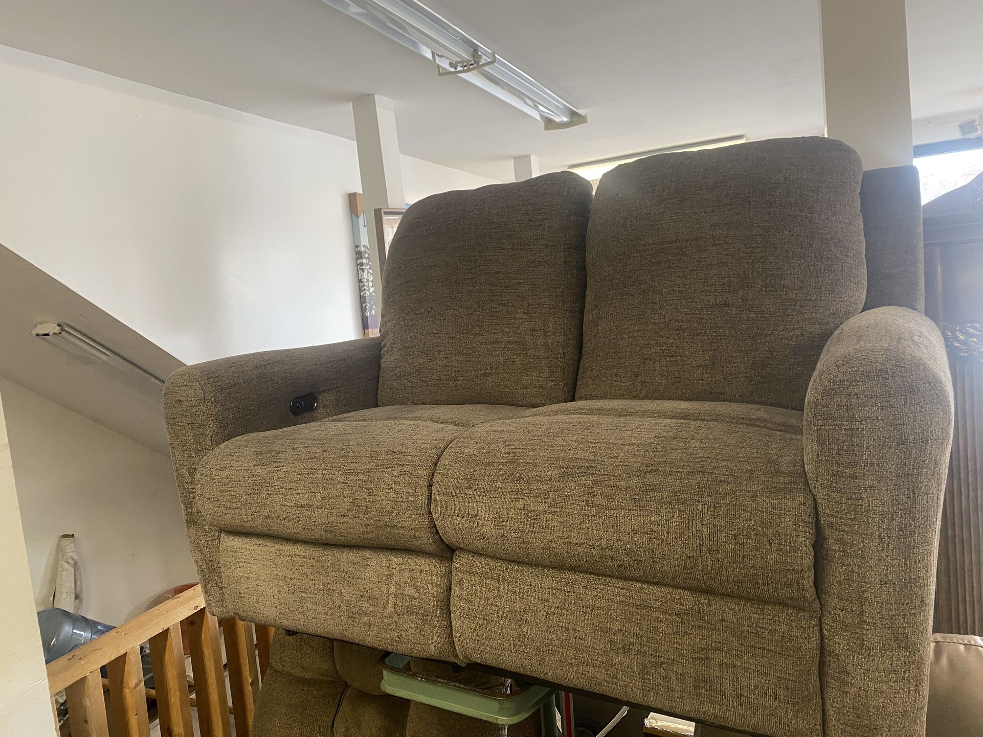 POWER RECLINING LOVESEAT