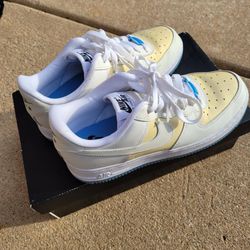 Size 8 Women's Air Force Ones 07' LX Changes Color In Light 