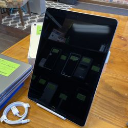 Apple iPad Pro 2nd Generation 10.5” 256GB WiFi And Cellular Includes Apple Lightning Cord & Warranty