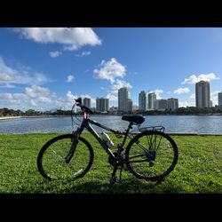 Cannondale Adventure 2 (Fully Decked Out For Maximum Comfort) Male, Hybrid Cruiser-Roadster Flash Sale