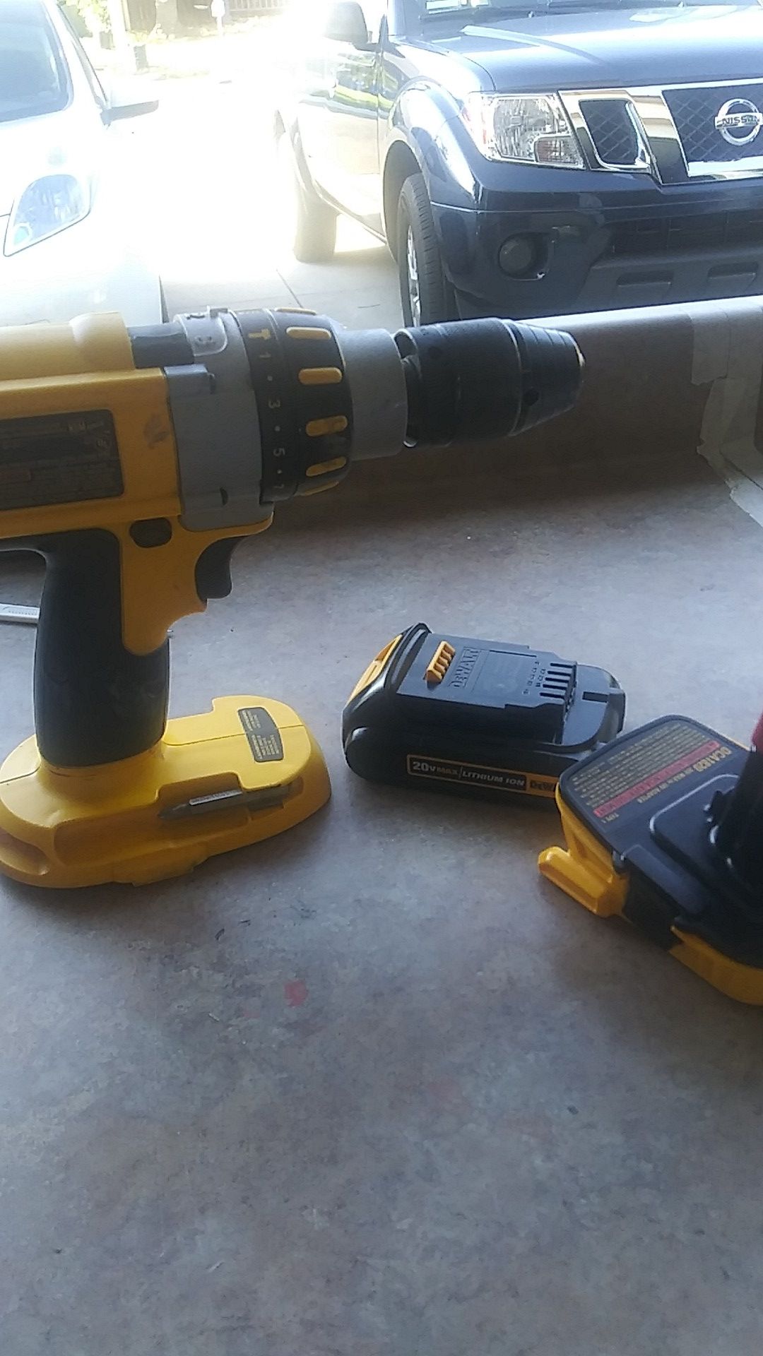 Dewalt DC925 18V XRP 1/2in Drill/Driver Hammer Drill 20V battery and adapter