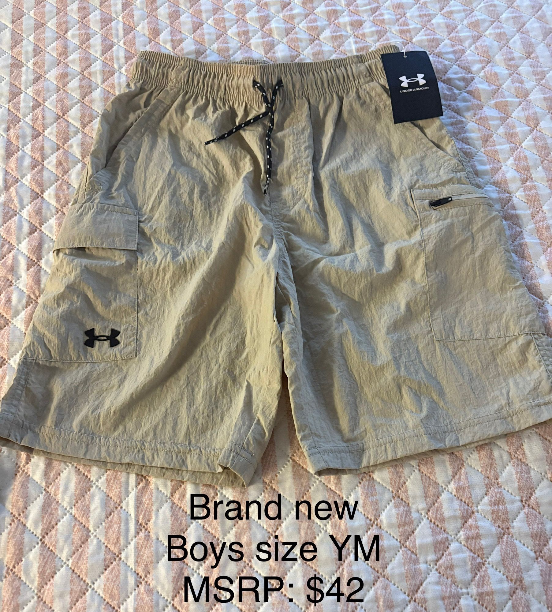 Under Armour Cargo Shorts Boys Size Youth Medium NEW