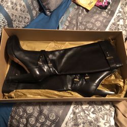 Black Boots Never Been Worn Size 6
