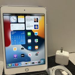 Apple iPad MINI 4th gen 64GB WiFi 7.9” iPad—Silver complete  READ