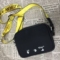 OFF-White logo crossbody bag

Off-White - Logo Nylon Crossbody Bag