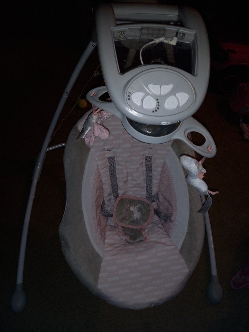 Ingenuity InLighten Baby Swing 

