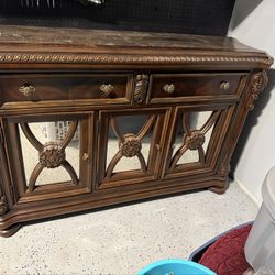 Thw Best End Table At $1200 For Less. Must Be Gone By 11/23/25