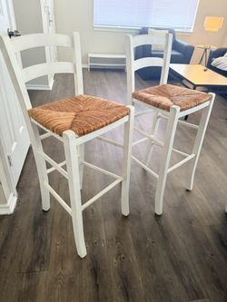 set of 2 wicker bar stools 