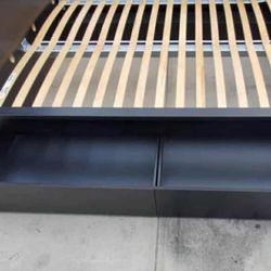 Queen Bed Frame 2 Drawers. Cama Con Cajones.