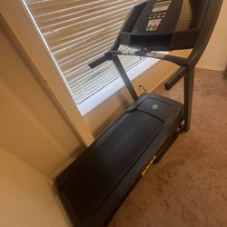 Gold’s Gym Trainer Treadmill (GGTL39610.2) – Works Perfectly