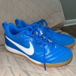 Nike indoor soccer size 5.5Y