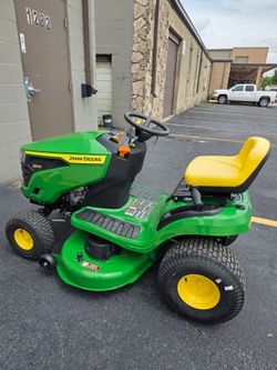 🚜 JOHN DEERE S100 RIDING LAWN MOWER – ONLY 1.5 HOURS! LIKE NEW! 🚜