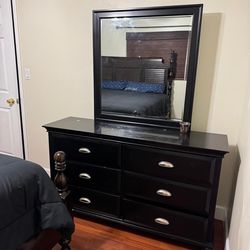 King Size Bed and Matching Dresser