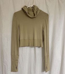 lululemon cropped mock neck hooded shirt. Sz Small 4/6. Cream Sand Color
