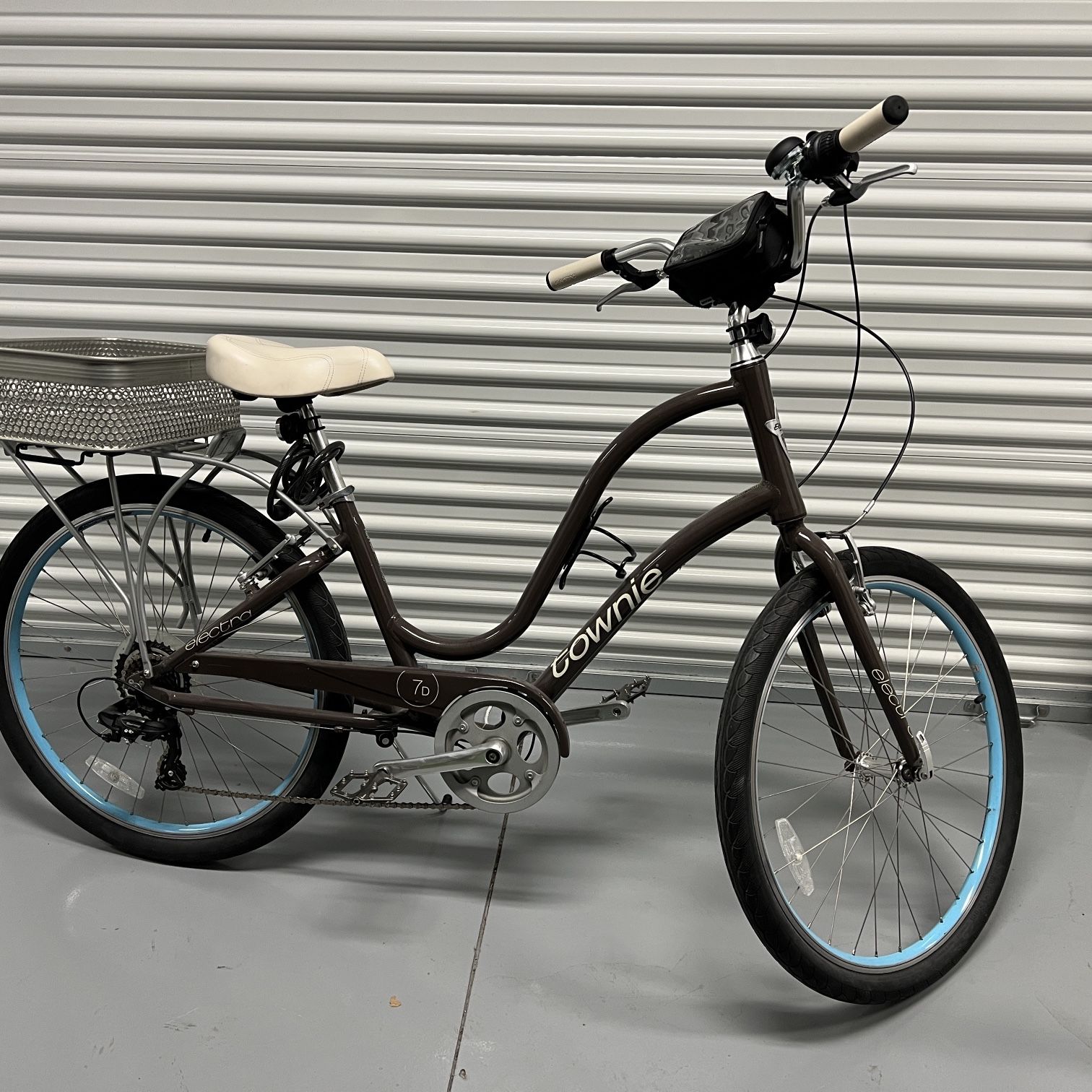 Townie 7D bike with extras