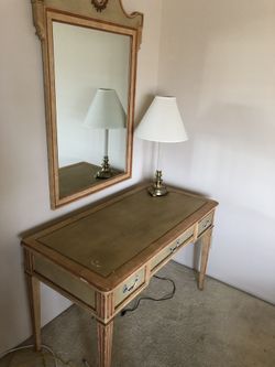 Table with matching mirror and lamp