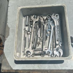 Craftsman 27 Pieces  Sockets And Wrenches