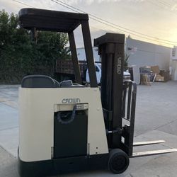 Crown Electric Stand Up Forklift 3000 LB