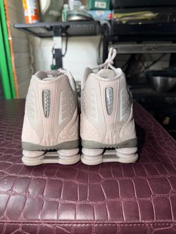 NIKE SHOX  10.5 (women’s) 9.5 (men’s)