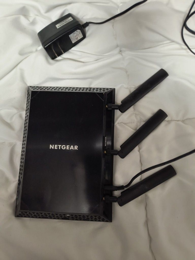 NETGEAR Nighthawk WiFi Range Extender EX7000 - Coverage up to 2100 sq.ft. and 35 devices with AC1900 Dual Band Wireless Signal Booster & Repeater