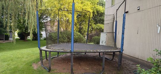 FREE 15 FOOT TRAMPOLINE WITH BRAND NEW LIGHTING SYSTEM IN A BOX.  Must come and disassemble!!