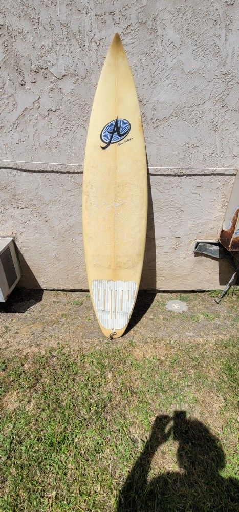 7' 2" Surfboard