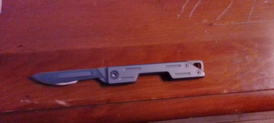 Foldable Scalpel With 10 Replaceable Blades