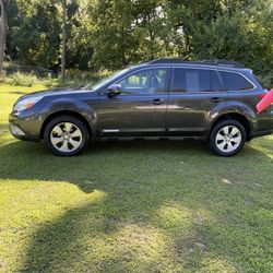 2010 Subaru Legacy all-wheel-drive runs excellent