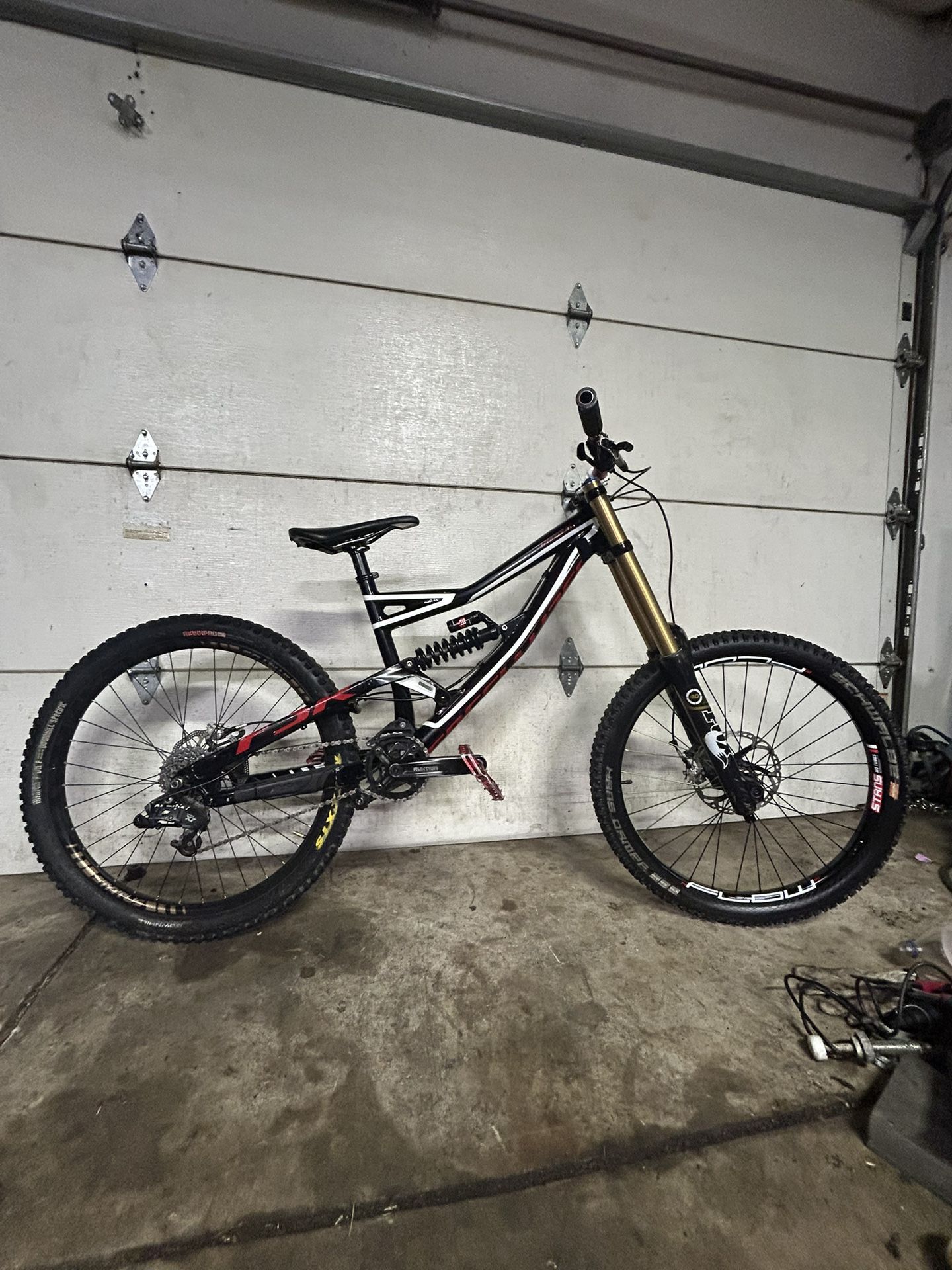 Specialized Status 1 DH Bike