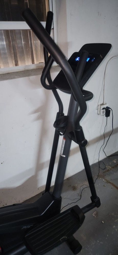 Smart Elliptical $100 . Se Habla Español