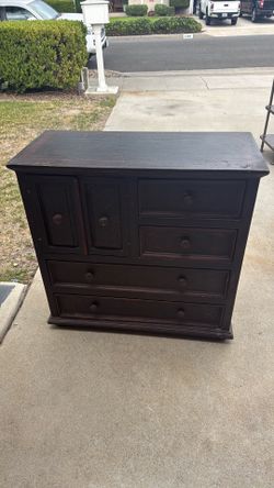 French Dresser
