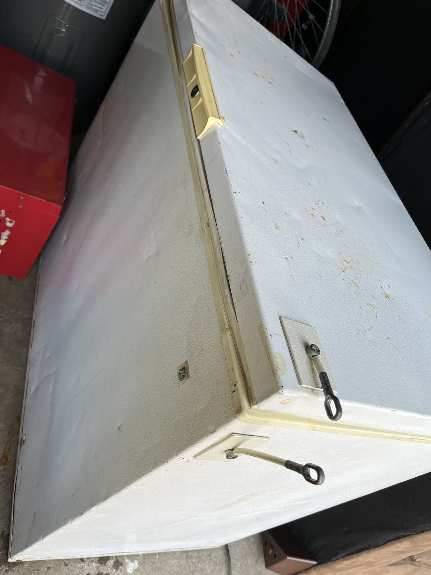 10.7 Cubic Ft Chest Freezer