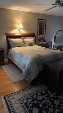Croscill Queen comforter set in beige and gray design
