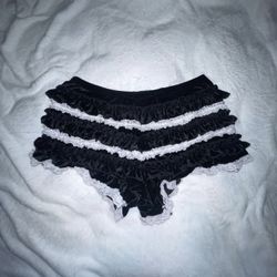 Black and white frilly bloomer shorts 