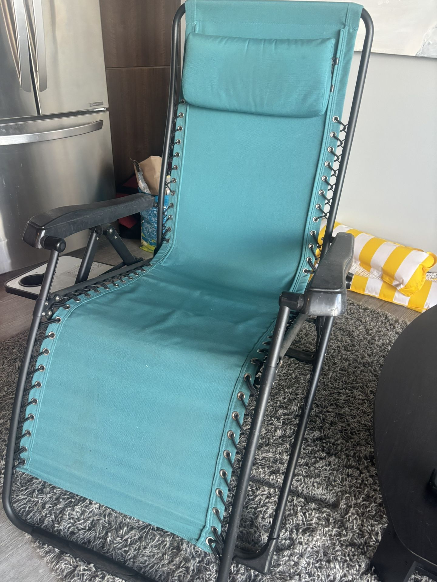 2- ZERO GRAVITY CHAIRS