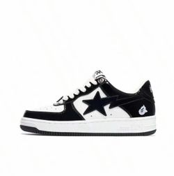 Women’s size 6 bapes 150$