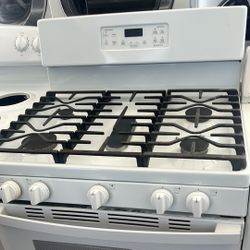 Ge Gas Range. 5 Burners 