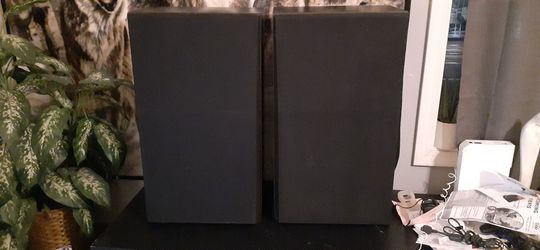 SONY SPEAKERS GOOD WORKING CONDITION..CLICK ON PICTURE YOU WILL GET FULL PICTURE SIZE 