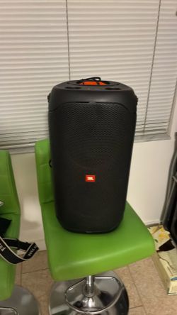 Bosina  jBL esta en perfertas condiciones  trabaja muy bien