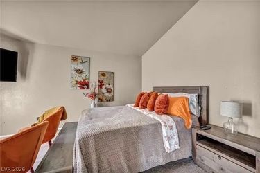 Queen size full bedroom set
