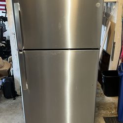 21.9 cu. ft. Top Freezer Refrigerator in Fingerprint Resistant Stainless Steel, Garage Ready