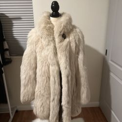 Gorgeous Fox Fur Coat Size XL