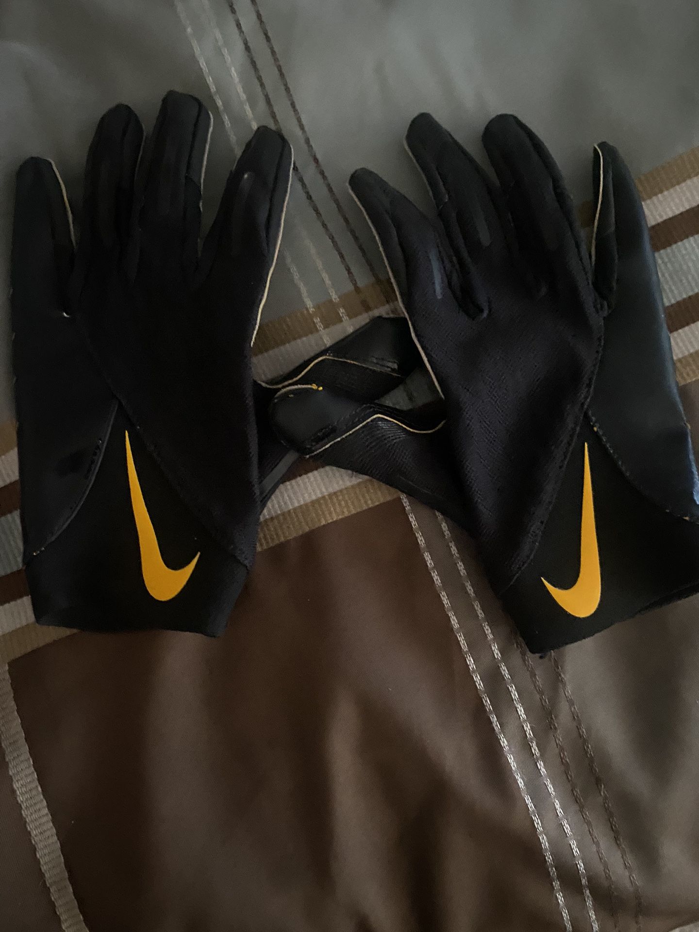 Iowa College Football Gloves